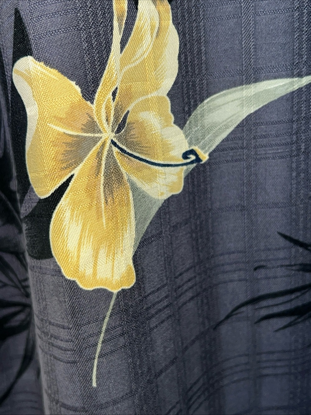 Tommy Bahama Men 100% Silk Gray Yellow Floral Hawaiian Shirt Sz S Resort Beach - Picture 4 of 14